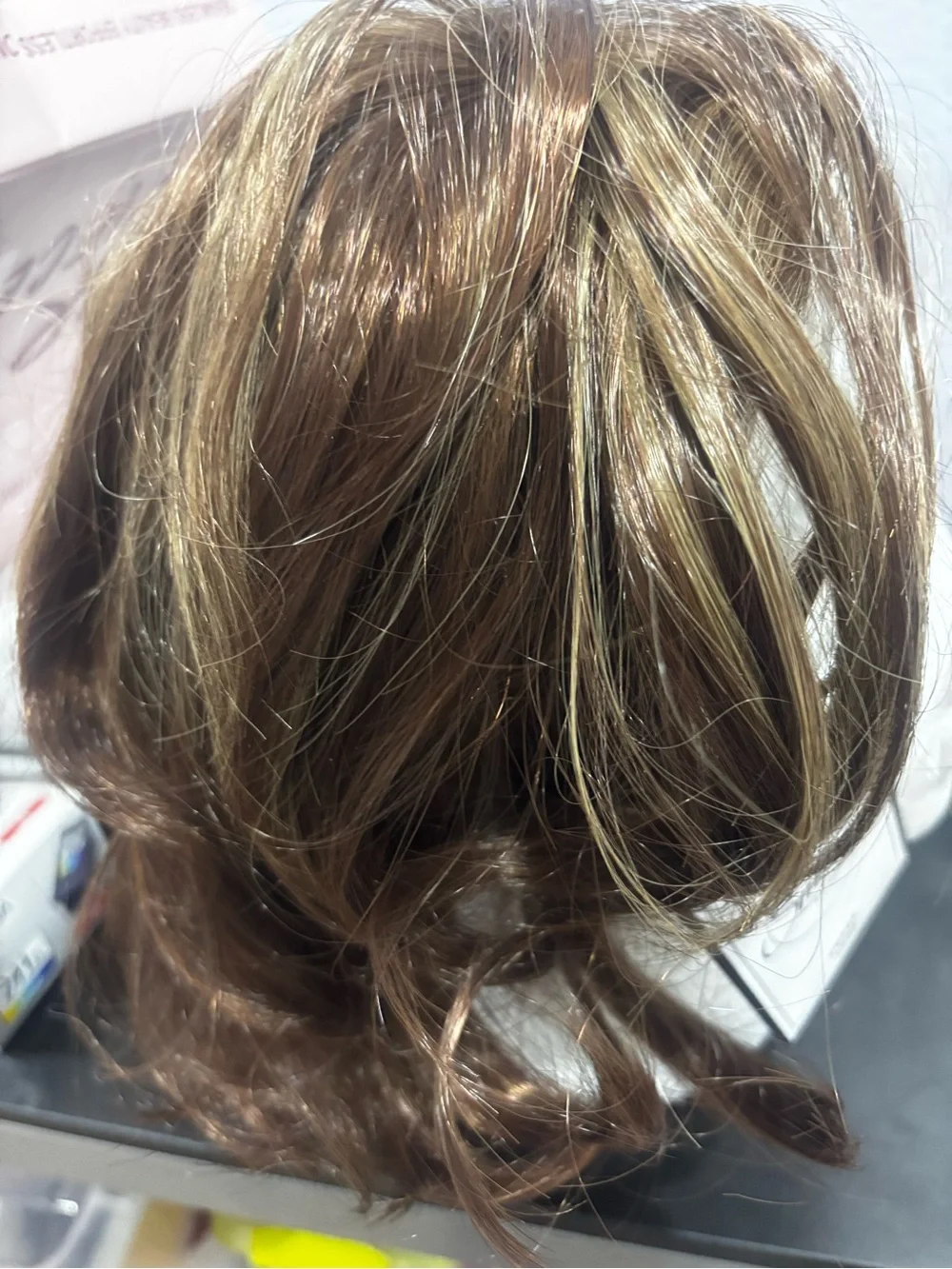Stylish Short highlights Wig for Women - Natural Look